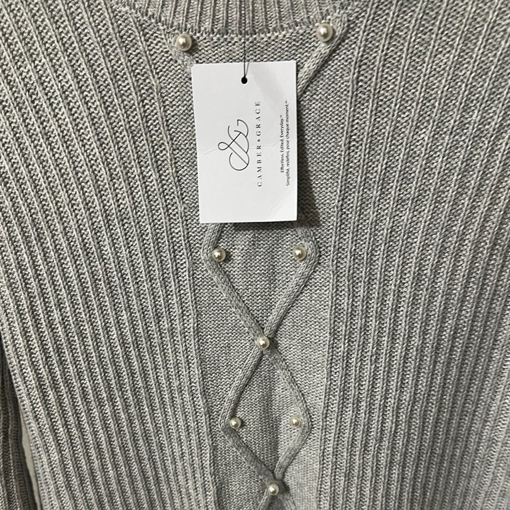 Sz L🇨🇦⭐️NWT RW & CO Camber & Grace Grey Knit Sweater with Pearl Detail - Picture 2 of 10